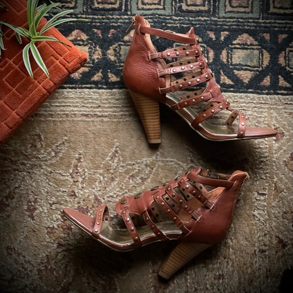 π3/$45π! Gladiator Heels π§‘ - Picture 3 of 9